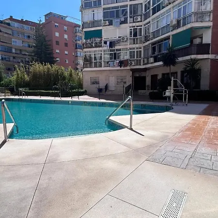 Reformado Familiar, Piscina Y Centro Торремолинос