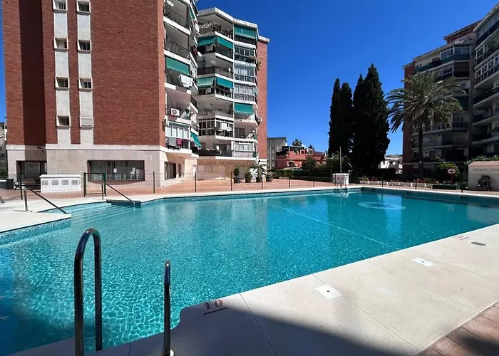 Reformado Familiar, Piscina Y Centro * Торремолинос